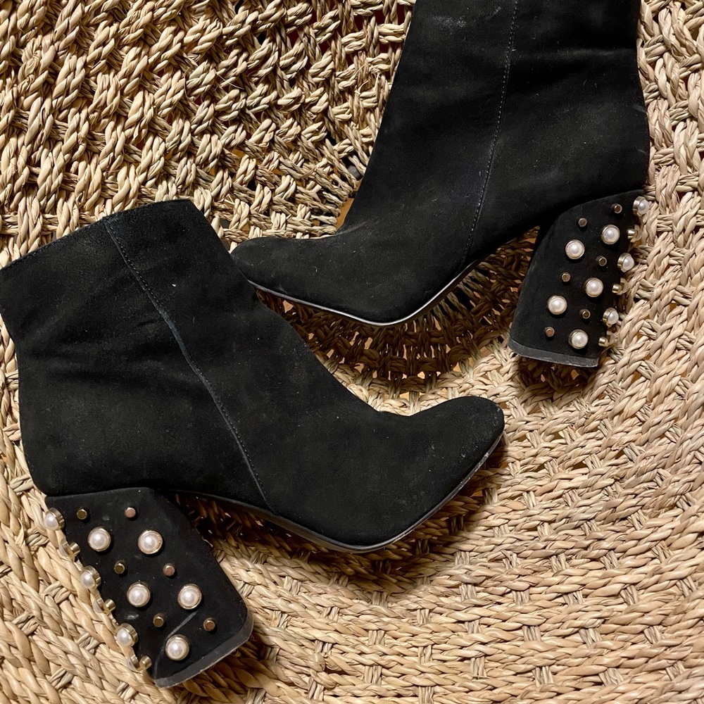 Steve Madden Ankle Bootie W/studded Heel